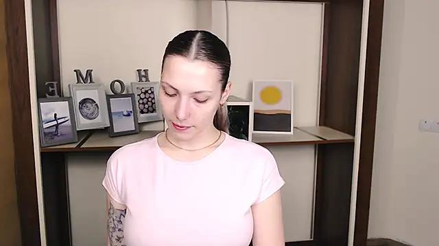 Snapshot of VanessaMay_ chatting on 03/24/26, 05:51 VanessaMay online show from 03/24/26, 05:51