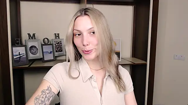 Snapshot of VanessaMay_ chatting on 03/25/26, 05:08 VanessaMay online show from 03/25/26, 05:08