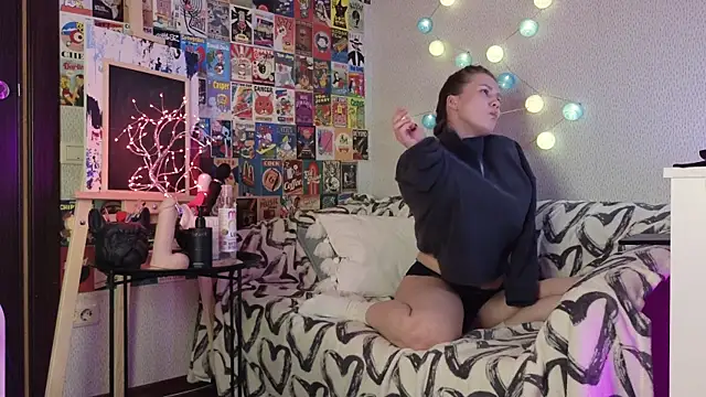 Snapshot of LittleLeen chatting on 02/05/25, 06:48 LittleLeen online show from 02/05/25, 06:48