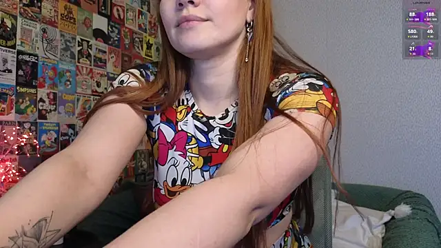 Snapshot of LittleLeen chatting on 12/01/25, 04:23 LittleLeen online show from 12/01/25, 04:23