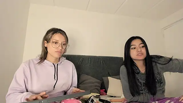 Snapshot of Gabby_and_Alice chatting on 12/11/24, 09:23 Gabby and Alice online show from 12/11/24, 09:23