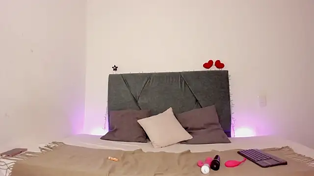 Snapshot of Gabby_and_Alice chatting on 01/17/25, 02:18 Gabby and Alice online show from 01/17/25, 02:18