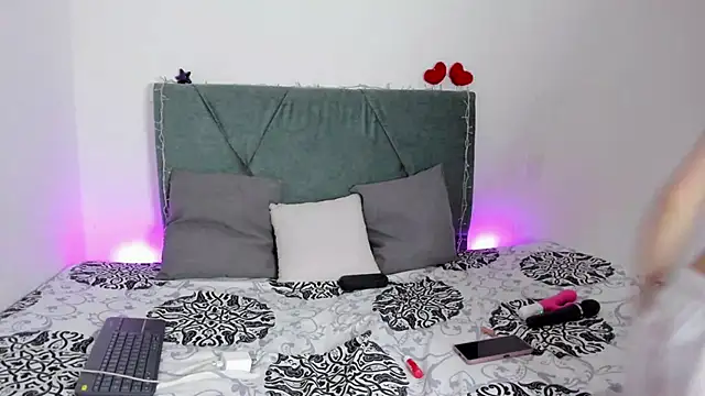 Snapshot of Gabby_and_Alice chatting on 01/25/25, 09:25 Gabby and Alice online show from 01/25/25, 09:25