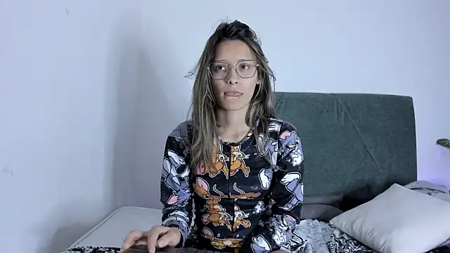 Snapshot of Gabby_and_Alice chatting on 02/03/25, 05:29 Gabby and Alice online show from 02/03/25, 05:29