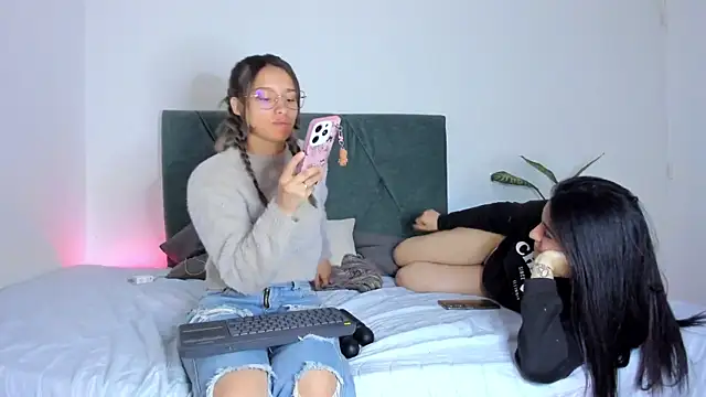 Snapshot of Gabby_and_Alice chatting on 02/06/25, 08:02 Gabby and Alice online show from 02/06/25, 08:02