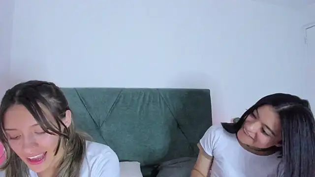 Snapshot of Gabby_and_Alice chatting on 02/06/25, 11:04 Gabby and Alice online show from 02/06/25, 11:04