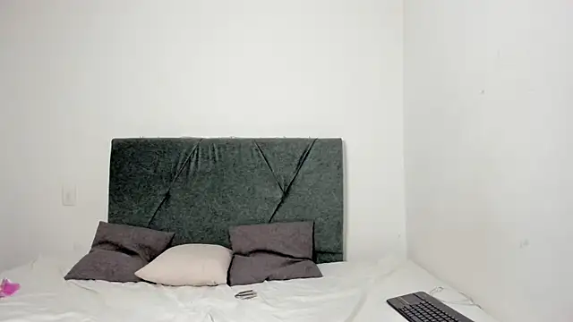 Snapshot of Gabby_and_Alice chatting on 03/05/25, 11:27 Gabby and Alice online show from 03/05/25, 11:27