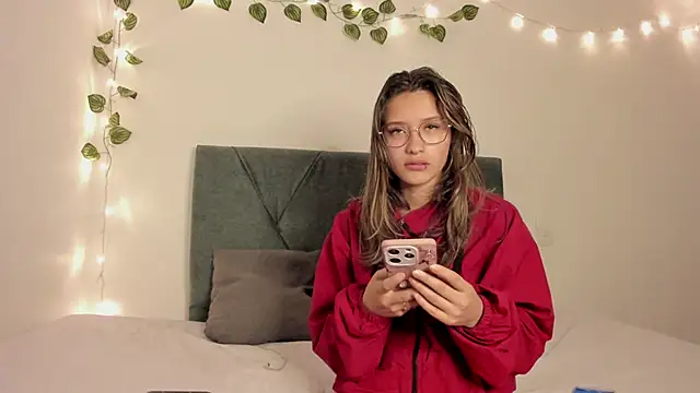 Snapshot of Gabby_and_Alice chatting on 03/16/25, 11:36 Gabby and Alice online show from 03/16/25, 11:36