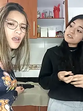 Snapshot of Gabby_and_Alice chatting on 03/20/25, 03:02 Gabby and Alice online show from 03/20/25, 03:02