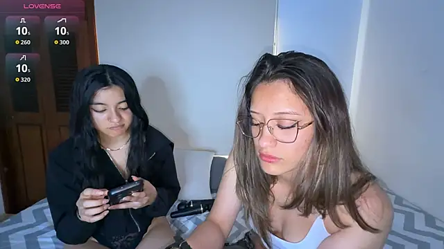 Snapshot of Gabby_and_Alice chatting on 09/13/25, 07:46 Gabby and Alice online show from 09/13/25, 07:46