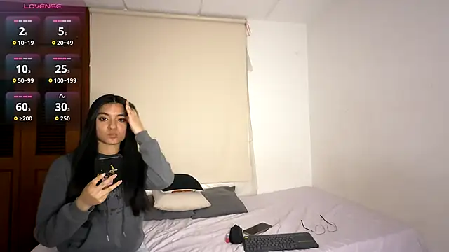 Snapshot of Gabby_and_Alice chatting on 09/17/25, 09:16 Gabby and Alice online show from 09/17/25, 09:16