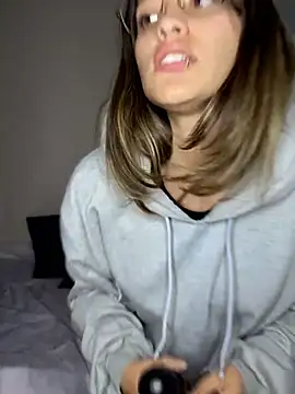 Snapshot of Gabby_and_Alice chatting on 10/04/25, 01:03 Gabby and Alice online show from 10/04/25, 01:03