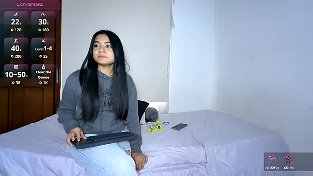 Snapshot of Gabby_and_Alice chatting on 10/06/25, 09:12 Gabby and Alice online show from 10/06/25, 09:12