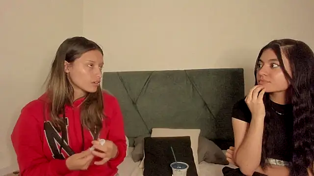 Snapshot of Gabby_and_Alice chatting on 10/21/25, 04:41 Gabby and Alice online show from 10/21/25, 04:41