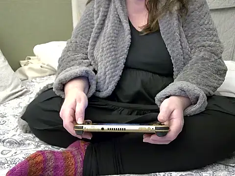 MarthaBriest online show from 10/28/25, 04:27