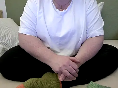 Snapshot of MarthaBriest chatting on 04/18/26, 07:23 MarthaBriest online show from 04/18/26, 07:23