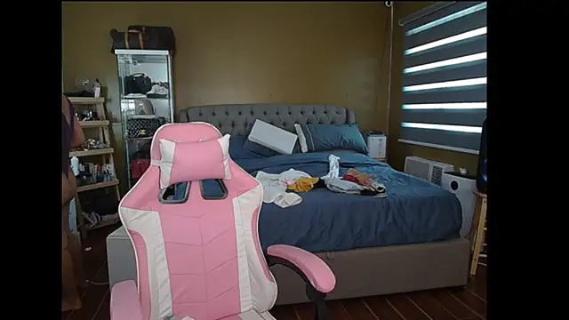 Snapshot of aya_saki chatting on 03/11/25, 06:43 aya saki online show from 03/11/25, 06:43