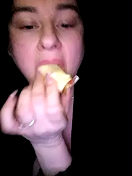 Snapshot of YuliannaFox chatting on 03/22/25, 10:37 YuliannaFox online show from 03/22/25, 10:37