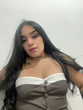 Snapshot of Sofi-James chatting on 01/01/25, 04:29 Sofi-James online show from 01/01/25, 04:29