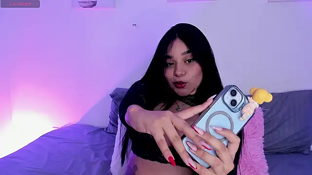 Snapshot of Sofi-James chatting on 02/23/25, 10:09 Sofi-James online show from 02/23/25, 10:09