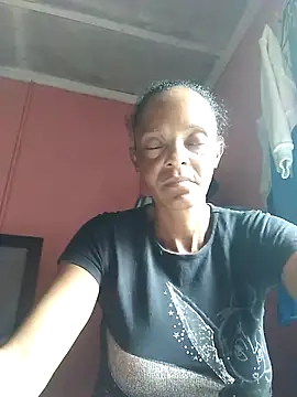 Snapshot of sweets_80 chatting on 02/17/25, 12:05 sweets 80 online show from 02/17/25, 12:05