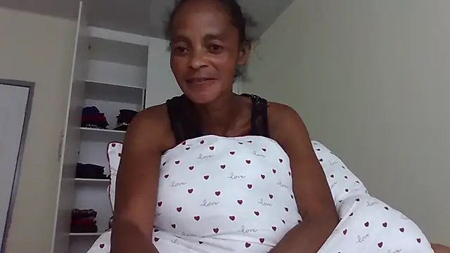 Snapshot of sweets_80 chatting on 09/28/25, 12:10 sweets 80 online show from 09/28/25, 12:10