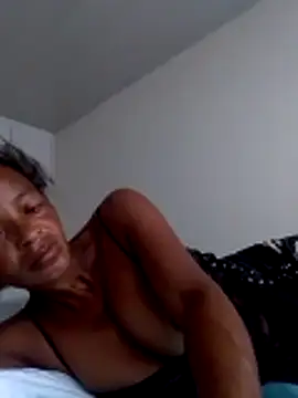 Snapshot of sweets_80 chatting on 10/17/25, 03:42 sweets 80 online show from 10/17/25, 03:42