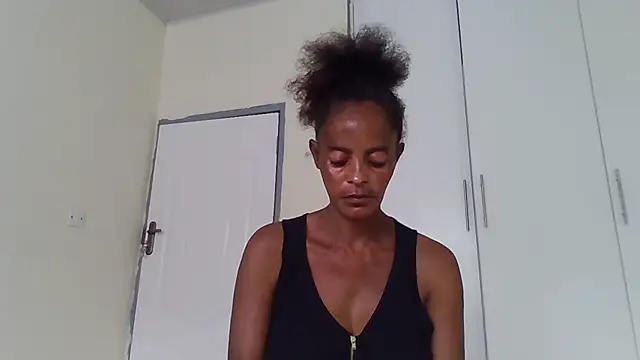 Snapshot of sweets_80 chatting on 11/10/25, 12:48 sweets 80 online show from 11/10/25, 12:48