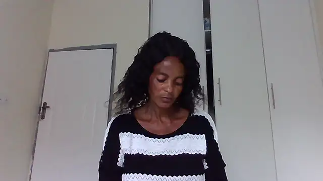 Snapshot of sweets_80 chatting on 11/15/25, 03:52 sweets 80 online show from 11/15/25, 03:52