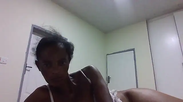 Snapshot of sweets_80 chatting on 12/01/25, 12:37 sweets 80 online show from 12/01/25, 12:37