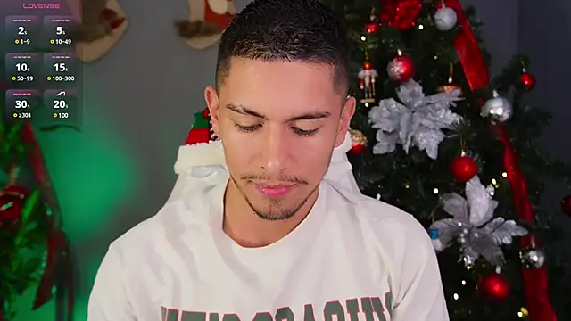 Snapshot of Aaronfox_x chatting on 12/25/24, 11:10 Aaronfox x online show from 12/25/24, 11:10