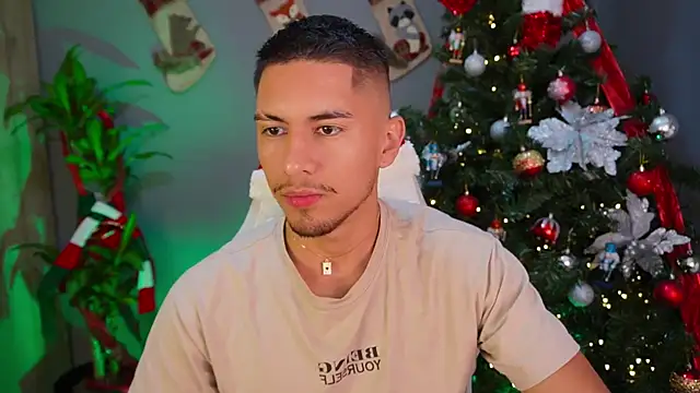 Snapshot of Aaronfox_x chatting on 12/26/24, 11:24 Aaronfox x online show from 12/26/24, 11:24