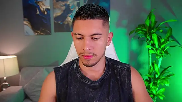 Snapshot of Aaronfox_x chatting on 01/05/25, 12:09 Aaronfox x online show from 01/05/25, 12:09