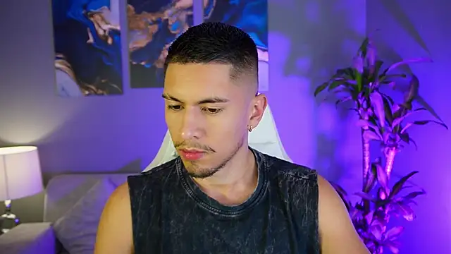 Snapshot of Aaronfox_x chatting on 01/05/25, 03:43 Aaronfox x online show from 01/05/25, 03:43