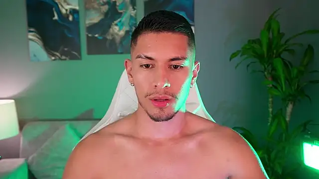 Snapshot of Aaronfox_x chatting on 01/05/25, 06:46 Aaronfox x online show from 01/05/25, 06:46