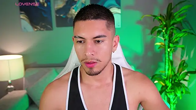 Snapshot of Aaronfox_x chatting on 01/07/25, 11:03 Aaronfox x online show from 01/07/25, 11:03