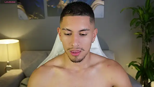Snapshot of Aaronfox_x chatting on 01/14/25, 12:43 Aaronfox x online show from 01/14/25, 12:43