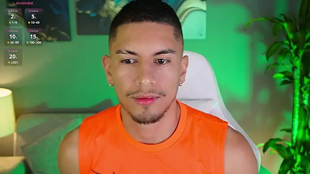 Snapshot of Aaronfox_x chatting on 01/18/25, 08:41 Aaronfox x online show from 01/18/25, 08:41
