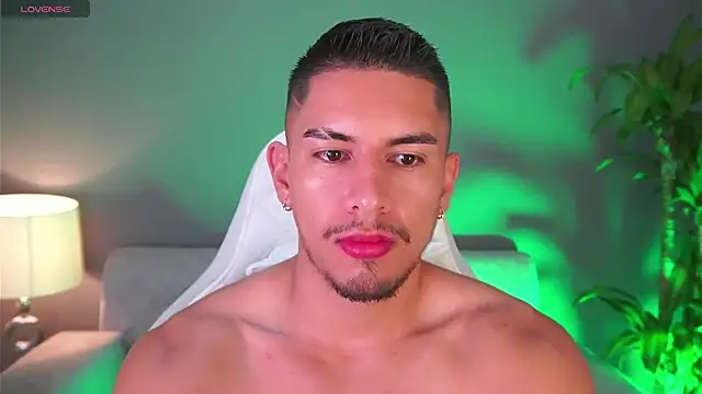 Snapshot of Aaronfox_x chatting on 01/30/25, 10:19 Aaronfox x online show from 01/30/25, 10:19