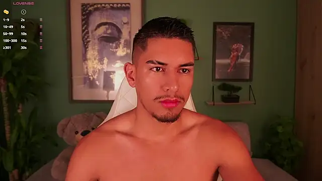 Snapshot of Aaronfox_x chatting on 02/16/25, 10:43 Aaronfox x online show from 02/16/25, 10:43