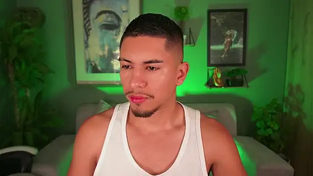 Snapshot of Aaronfox_x chatting on 03/11/25, 10:29 Aaronfox x online show from 03/11/25, 10:29