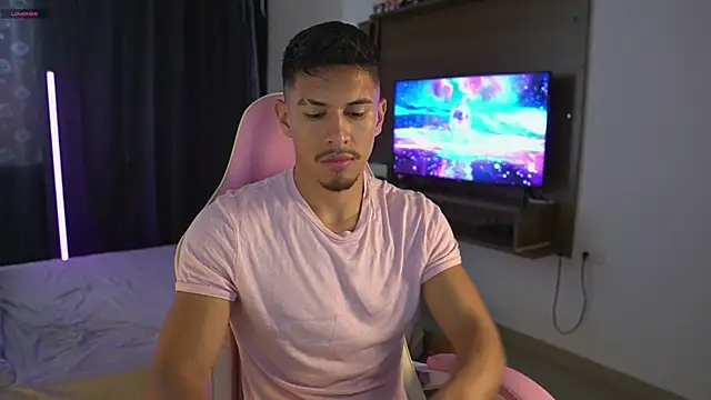 Snapshot of Aaronfox_x chatting on 05/04/26, 08:05 Aaronfox x online show from 05/04/26, 08:05