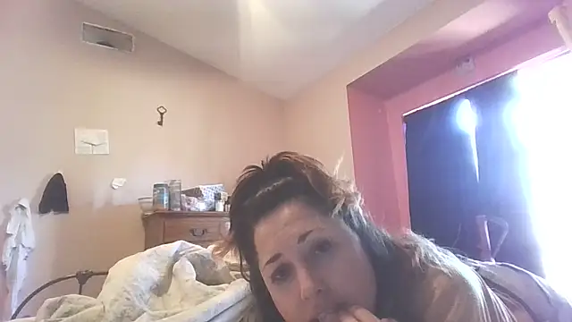 Snapshot of PompasPurpleriver chatting on 04/17/26, 10:24 PompasPurpleriver online show from 04/17/26, 10:24