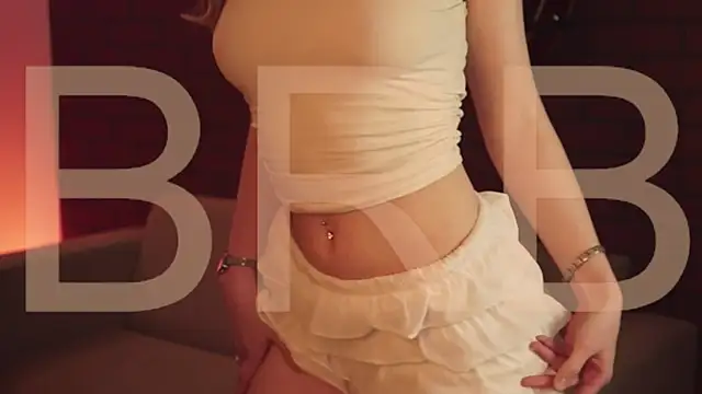 Snapshot of EllieCutes chatting on 12/16/25, 07:35 EllieCutes online show from 12/16/25, 07:35