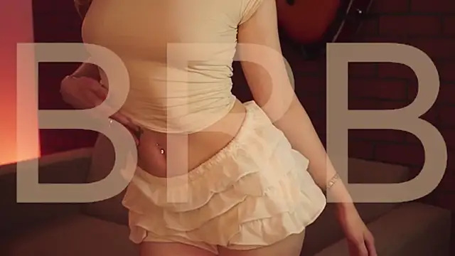 Snapshot of EllieCutes chatting on 12/22/25, 05:15 EllieCutes online show from 12/22/25, 05:15