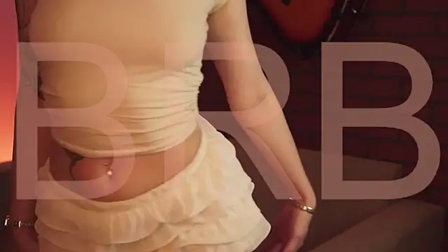 Snapshot of EllieCutes chatting on 01/19/26, 05:55 EllieCutes online show from 01/19/26, 05:55