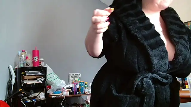 Snapshot of busty-bella1 chatting on 03/17/26, 11:02 busty-bella1 online show from 03/17/26, 11:02