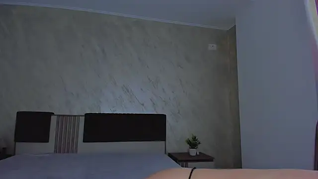 AliyaWade  online show from 12/17/25, 08:31