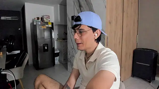 Huge latin cock online show from 02/21/25, 10:26