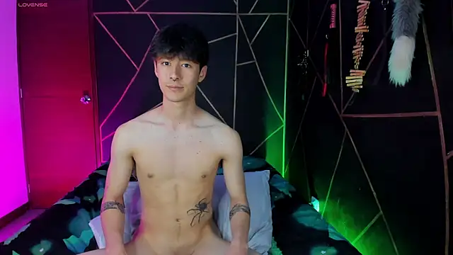 Snapshot of MillersKink chatting on 12/12/24, 02:59 MillersKink online show from 12/12/24, 02:59